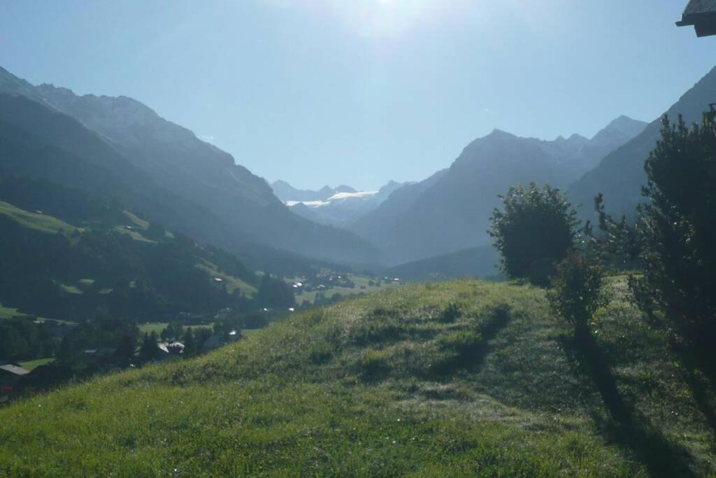 Appartement in Hus Signal met prachtig uitzicht op de bergen Klosters Buitenkant foto