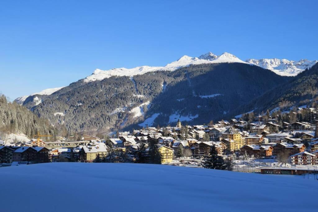 Appartement in Hus Signal met prachtig uitzicht op de bergen Klosters Buitenkant foto