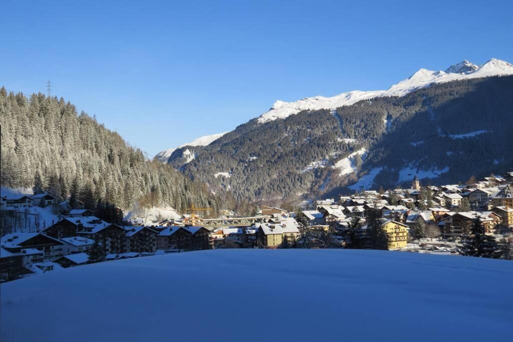 Appartement in Hus Signal met prachtig uitzicht op de bergen Klosters Buitenkant foto
